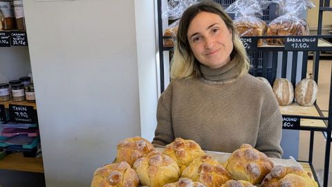 Elaboracin de Pan de Muerto en Lento, en Ribadeo