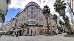 Edificio en la esquina de las calles Guti�rrez  Mellado y Michelena, en Pontevedra, cuya demolici�n frena Patrimonio