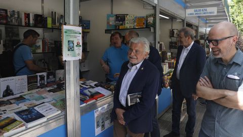 Diego Ameixeiras, junto al resto de autoridades, visitando la feria