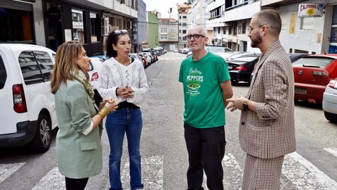 Julia Rey, Fara Outeda, Gustavo Solio y Jess lvarez entre los hosteleros afectados de Cangas reunidos ayer