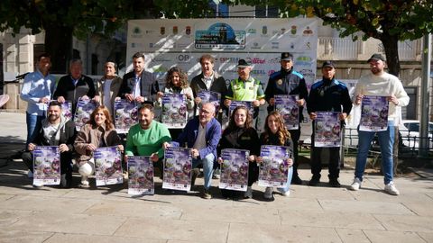 Imagen de la presentacin del Rali Comarca do Carballio, con presencia de organizadores y colabores