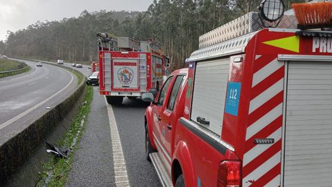 El coche qued� parado en el carril izquierdo de la autov�a