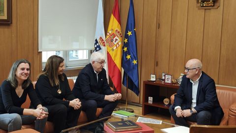 El subdelegado del Gobierno recibi� al presidente de la asociaci�n de vecinos de Seixalbo.