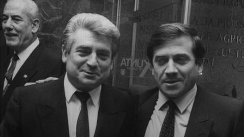 Portomeñe y Cuíña, ante una de las primeras sedes de delegaciones de la Xunta.