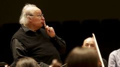 Inbal asume su papel como una representaci�n del compositor ante los m�sicos