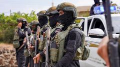 Miembros de las fuerzas de transición sirias en un checkpoint.