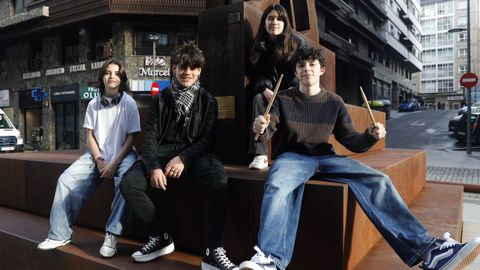 Sof�a, Benja, Thais y Mario son los miembros del grupo Syntom�a