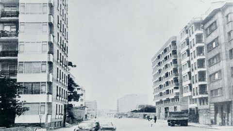 Imagen antigua de la calle Valent�n Masip en los 60, cuando abri� gr�ficas Walfer, en el bajo del edificio de la derecha.