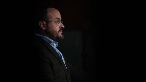 El presidente del Partido Popular Catal�n y candidato del partido a la Presidencia de la Generalitat, Alejandro Fern�ndez, en la rueda de prensa de anoche