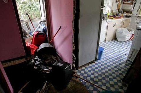 Los okupas sufrieron quemaduras de primer y segundo grado en cara y manos.