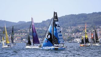 Salida desde la r&iacute;a de Vigo de la regata La Solitaire du Figaro.