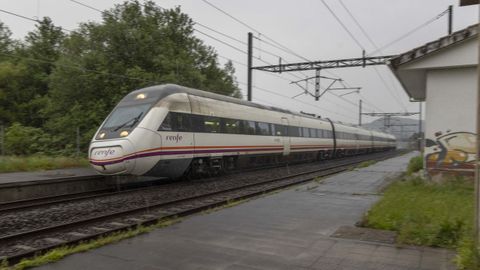 Un tren entrando en la estacin de Osebe.