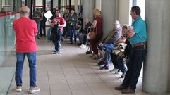 Colas ante el mostrador de Atenci�n a la Ciudadan�a del Centro Municipal de El Coto