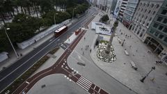 Lo que hay. Este verano se hizo una reforma provisional para quitar los obst�culos y consolidar la zona peatonalizada dejando solo un carril de circulaci�n por sentido. Tambi�n se cerr� al tr�fico Rua Nueva. El cambio permitir� analizar el impacto en la circulaci�n rodada y en el uso que hacen los peatones. 