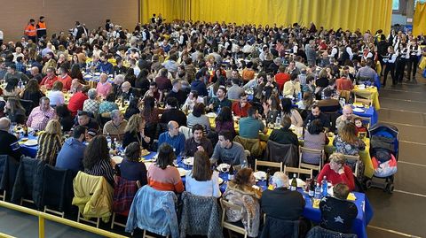 Codillo.M�s de 1.050 comensales se citaron en la Festa do Codillo