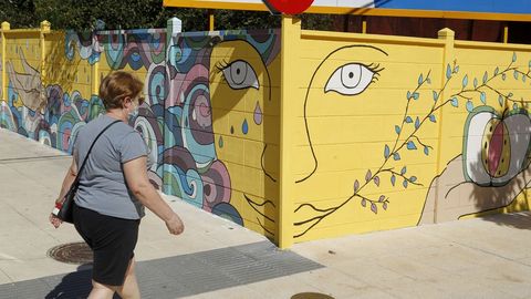 Igualdade, Muller, de un grupo de mujres del CIM, en la avenida de Galicia