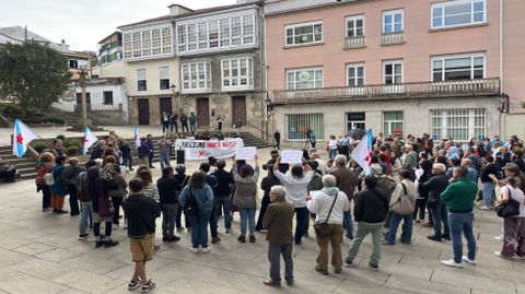 Lectura del manifiesto durante la concentración de repulsa en Monforte