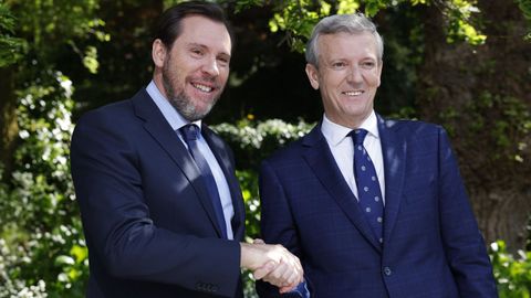 Óscar Puente asistió a la toma de posesión de Alfonso Rueda