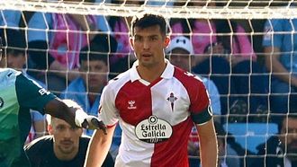 El central del Celta Carlos Dom&iacute;nguez, durante el partido frente al Alav&eacute;s del pasado domingo.