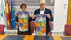 Gloria Prada y Jos� Luis Losada muestran carteles anunciadores de los mercados navide�os