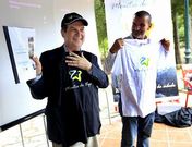 Abel Caballero y Ux�o Gonz�lez presentaron ayer en O Vixiador el logotipo de los montes.