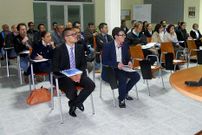 Asistentes a la charla en Zas sobre el convenio con Abanca.