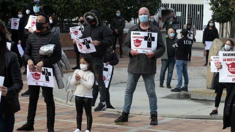 A la protesta acudieron unas doscientas personas