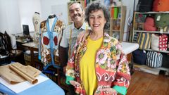 Fran y Patricia Soto, dise&ntilde;adores de La Canalla, posan en su taller de Vigo