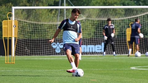 El capit�n del Celta Fortuna, Pablo Meix�s, en un entrenamiento.