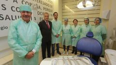A la izquierda, Jos� Mar�a Su�rez Quintanilla, presidente del colegio, junto a su equipo.