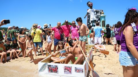 Festa da Dorna: Rejata de Embarcasi�ns feitas a machada e pan de millo na playa de Coroso