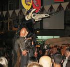 El desfile de Errantes cerr� tres d�as de feria y animaci�n. 