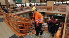 Trabajadores de Alcoa, entrando a una asamblea