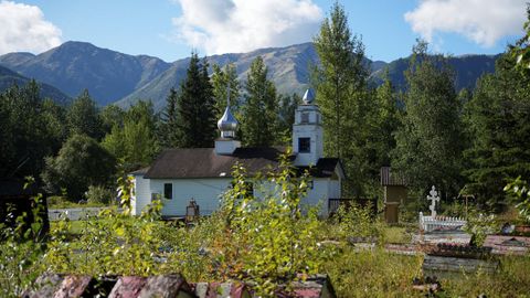 Vistas de una de las muchas iglesias ortodoxas rusas en Alaska.