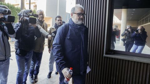 El exasesor del expresidente de la Generalitat Carlos Maz�n, Josep Lanuza, a su llegada al juzgado de Catarroja.