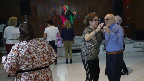 Imagen de archivo de una sesin del baile en el centro cvico de Monelos