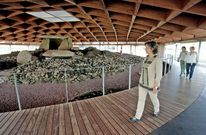 Las visitas guiadas atraen hasta el megalito a numerosas personas a lo largo del a�o. 