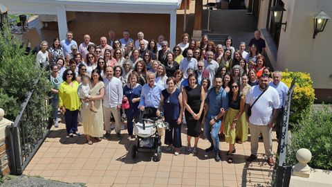 Foto de familia del Gregorio Sanz con Lourdes Marqus Espina, que se ha jubilado de la docencia