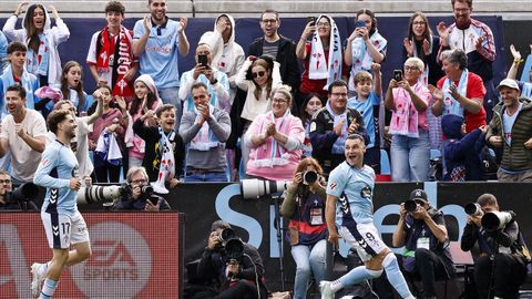 Aficionados del Celta, en la grada supletoria de Gol en un partido de la temporada pasada.
