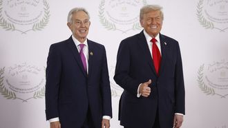 Donald Trump junto a Tony Blair