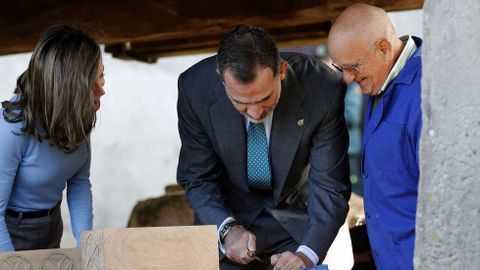 Los Reyes entregaron el Premio al Pueblo Ejemplar de Asturias, que este a�o ha reca�do en la aldea de Pore�u, en el concejo de Villaviciosa