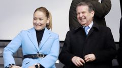 Abel Caballero junto a Marin Mourio, presidenta del Celta, durante un partido.