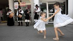 Procesi�n, gaitas en las calles del centro.. y mucha gente. Las fotos del d�a grande de las fiestas de Monforte