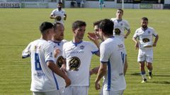 Imagen de los barbanzanos celebrando un tanto en el partido contra el Atl�tico Escair�n.