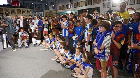 Ni�os y ni�as se acercaron a conocer a los jugadores en la sede de La Voz