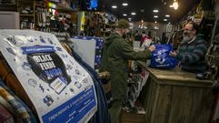 Los comercios adheridos a la patronal boirense lucieron llamativos carteles