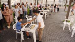 La asociaci�n Loureiro organiz� unas partidas simult�neas de ajedrez con el campe�n ourensano Mart�n G�mez Carre�o