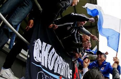 Fernando V�zquez se dio ayer en Abegondo el �ltimo ba�o de masas antes del crucial partido de esta noche.