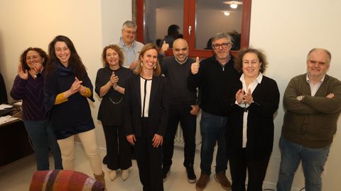 Maite Flores, junto a su equipo celebrando los resultados