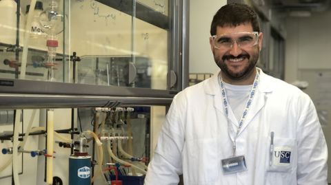 Rubén Prieto Díaz, en un laboratorio del CiQUS, donde hace su doctorado e investiga